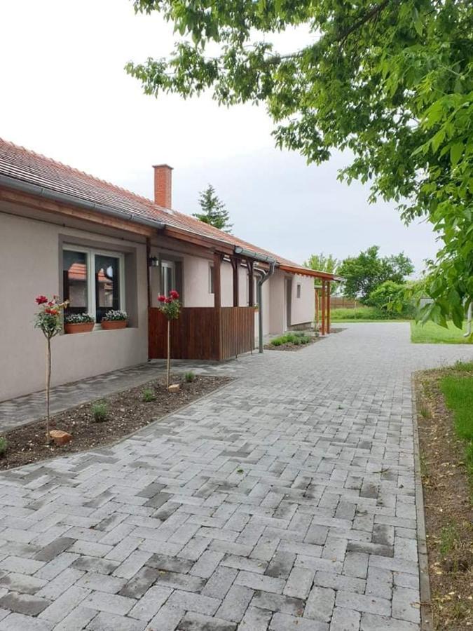Kajari Apartmanhaz Balatonfokajar ภายนอก รูปภาพ